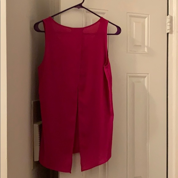 Sheer pink tank top with open slit in the back - Picture 2 of 2